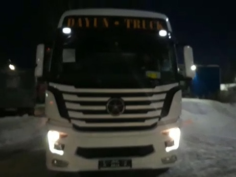 Вечерняя отгрузка двух тягачей
